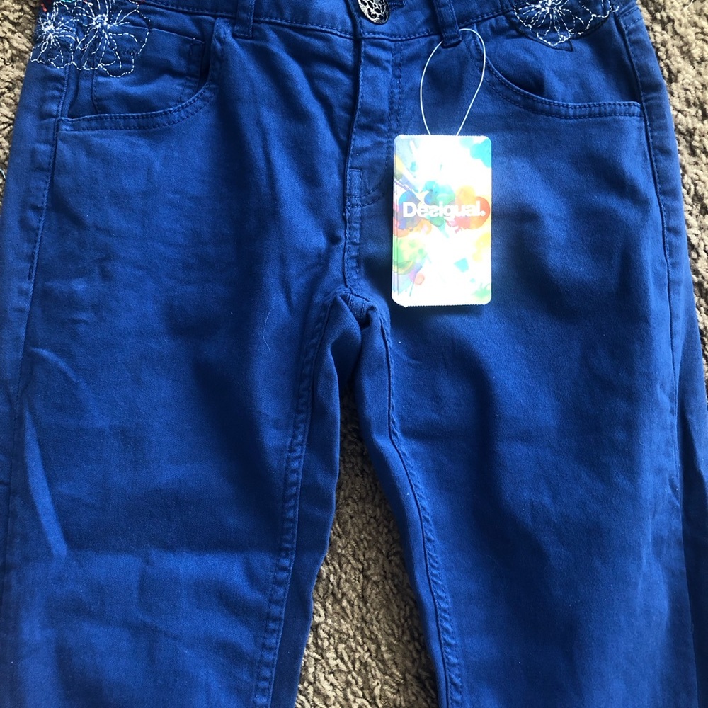 Brand new with tag. Jogger pant size 28, Desigual brand.